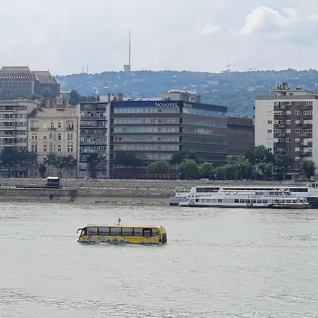 Liszt With Balcony And Garage Available -symphony 1