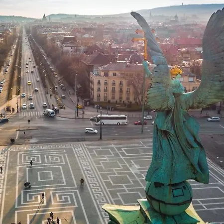 Liszt With Balcony And Garage Available -symphony 1