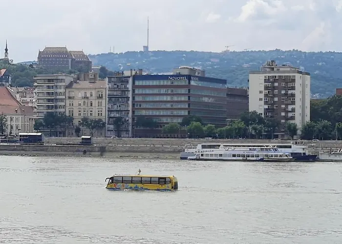 Liszt With Balcony And Garage Available -symphony 1
