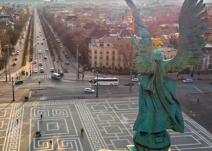 Liszt With Balcony And Garage Available -symphony 1