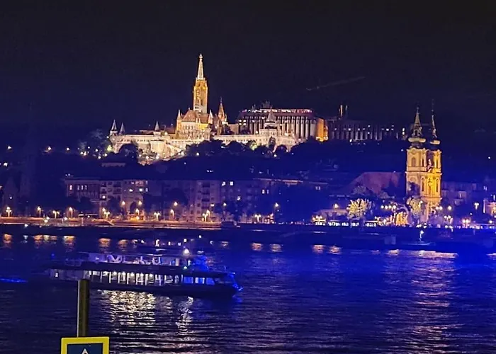 Liszt With Balcony And Garage Available -symphony 1 Apartment *