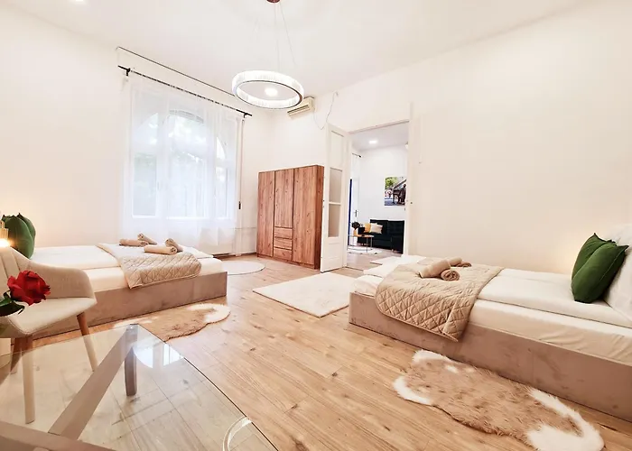 Liszt With Balcony And Garage Available -symphony 1