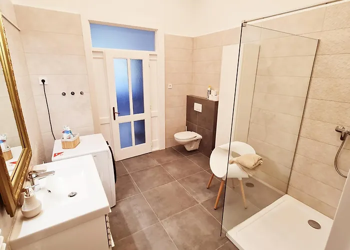 Liszt With Balcony And Garage Available -symphony 1