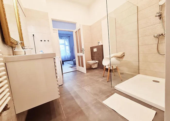 Liszt With Balcony And Garage Available -symphony 1