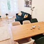 Liszt With Balcony And Garage Available -symphony 1 * 布达佩斯