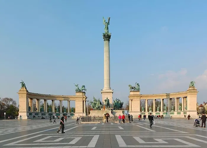 Liszt With Balcony And Garage Available -symphony 1 *