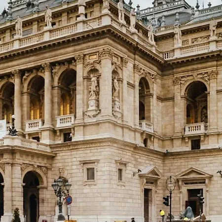 아파트 Liszt With Balcony And Garage Available -symphony 1 *