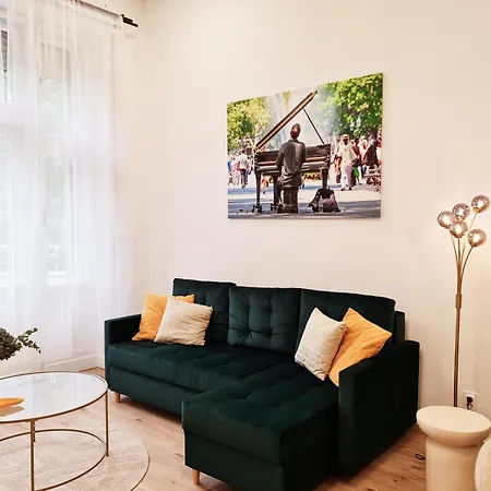 아파트 Liszt With Balcony And Garage Available -symphony 1