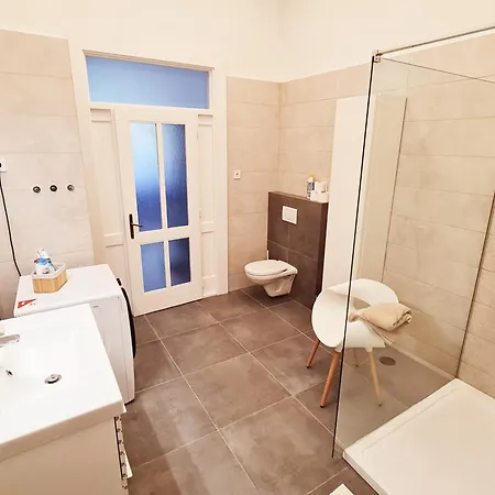 Liszt With Balcony And Garage Available -symphony 1