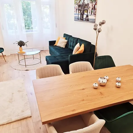 Liszt With Balcony And Garage Available -symphony 1 * 부다페스트