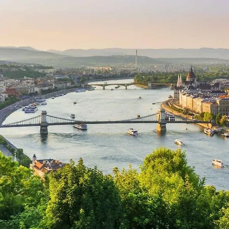 Liszt With Balcony And Garage Available -symphony 1 Apartament Budapeszt