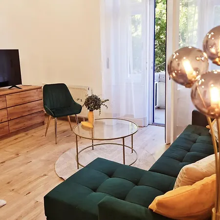 Liszt With Balcony And Garage Available -symphony 1 Budapeszt
